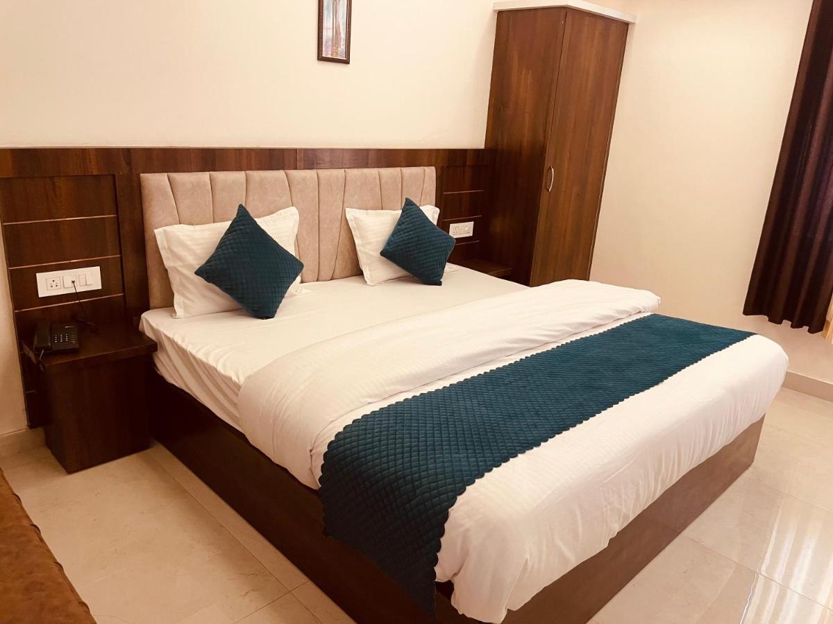 Divine Ganga - Luxury Comfort ! Travellers Delight ! Budget Friendly ! Prime Location ! Guest Favourite Haridwār Exterior foto